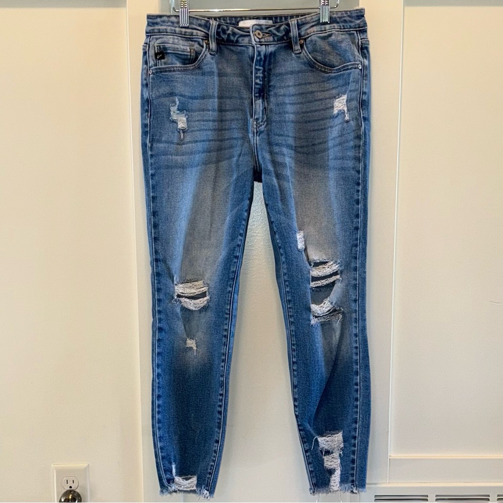 KanCan Distressed Ankle Jeans in Blue